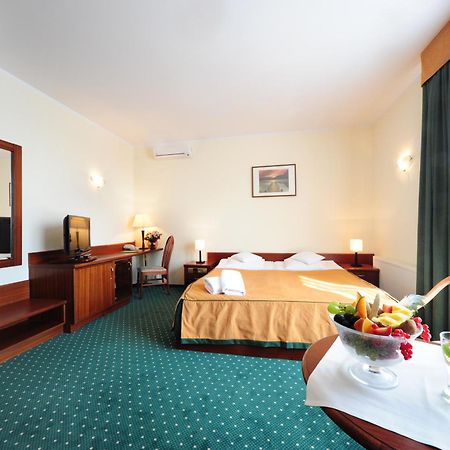 Hotel T&T Познан Екстериор снимка