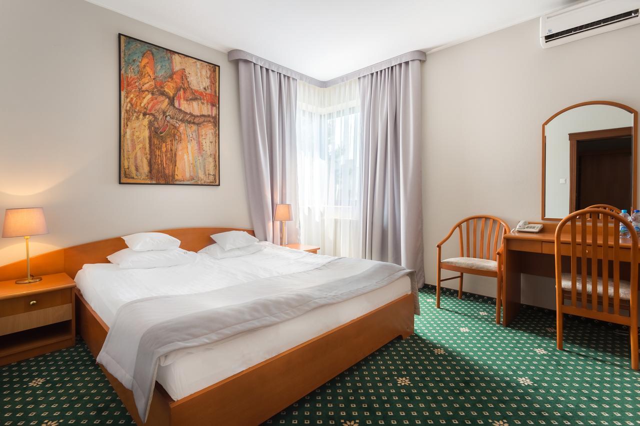 Hotel T&T Познан Екстериор снимка