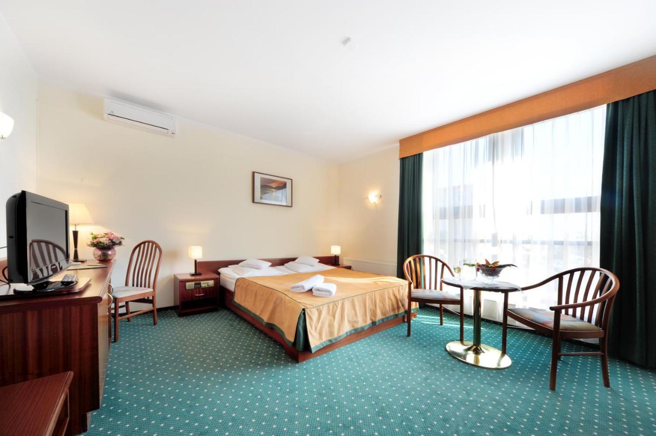 Hotel T&T Познан Екстериор снимка